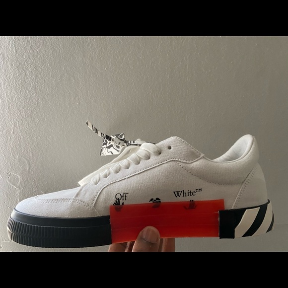 OFF WHITE LOW TOP SIZE 12 SHOES WORN ONCE - Picture 2 of 4